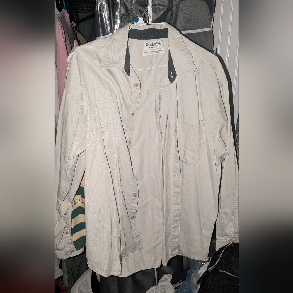 Classic Lightweight Button-Up Shirt in Light Beige